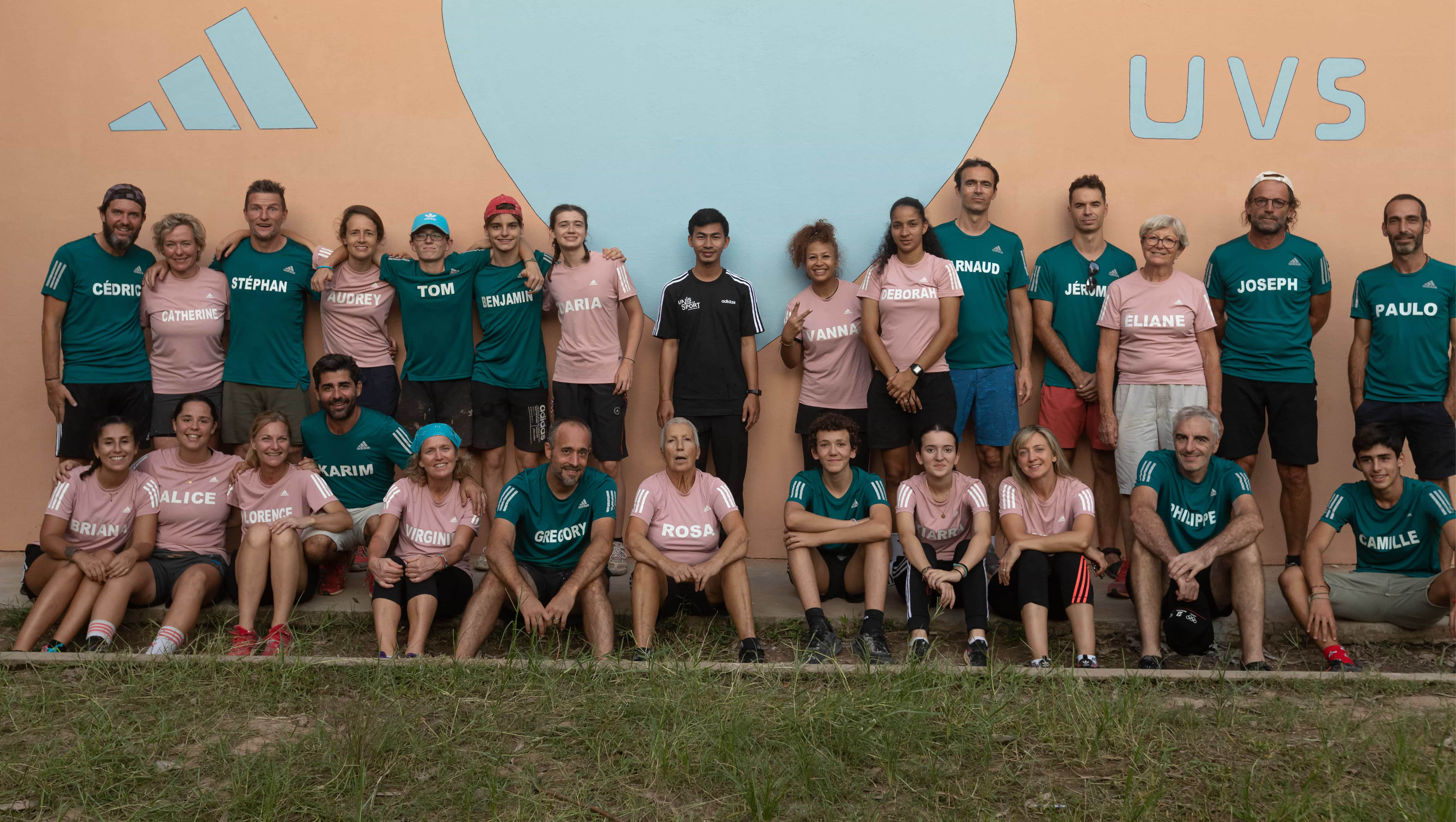 L'équipe de volontaire de la société adidas France au Cambodge